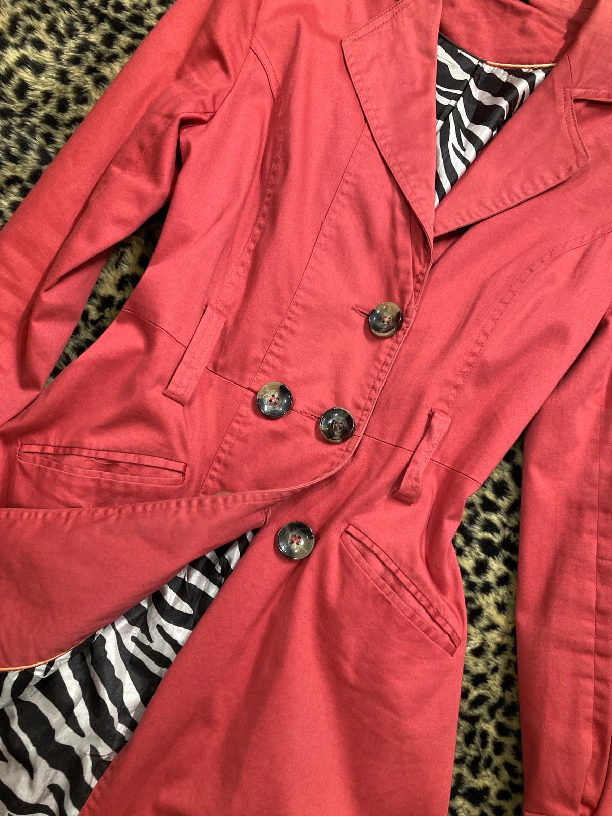 trench rojo